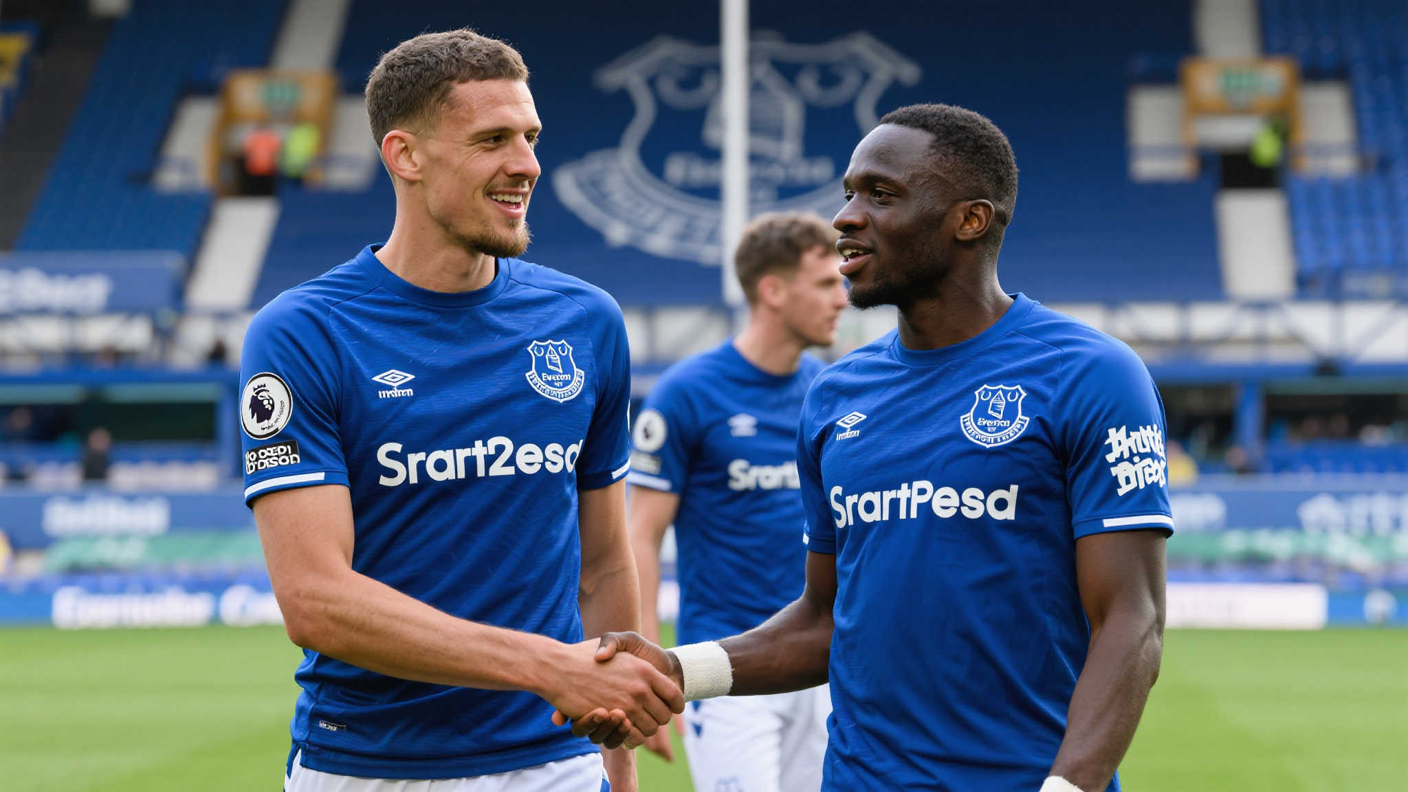 埃弗顿转会繁忙，与布兰斯维特和盖耶续约谈判进行中